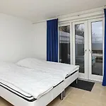 8 Person In Skagen-by Traum