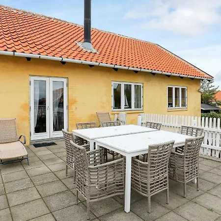 8 Person In * Skagen