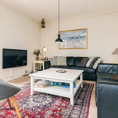 8 Person In Skagen-by Traum
